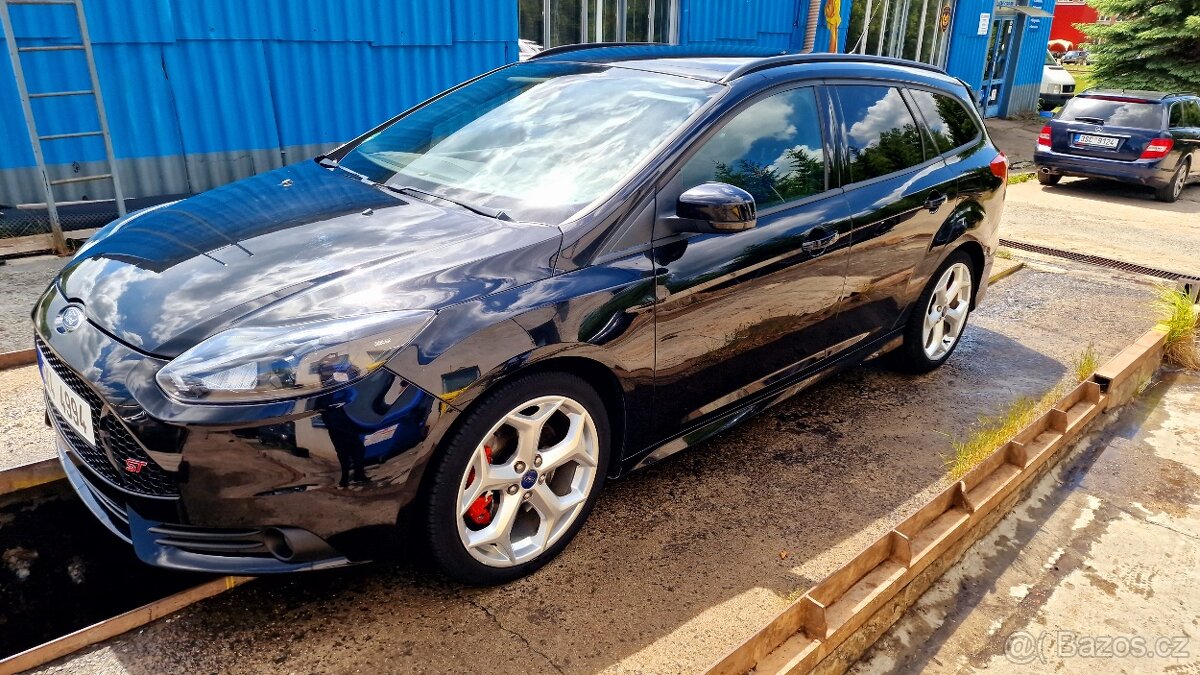 Ford Focus ST 250 ,r.v 2014 Osram Black