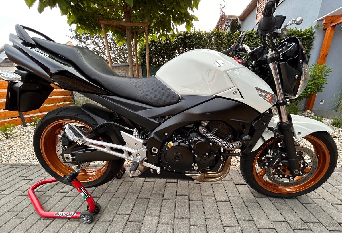 Suzuki GSR 600
