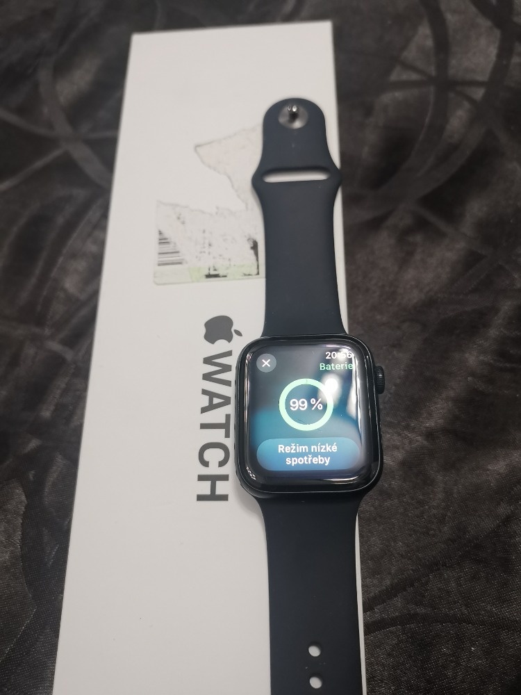 Apple Watch SE druhé generace 44mm