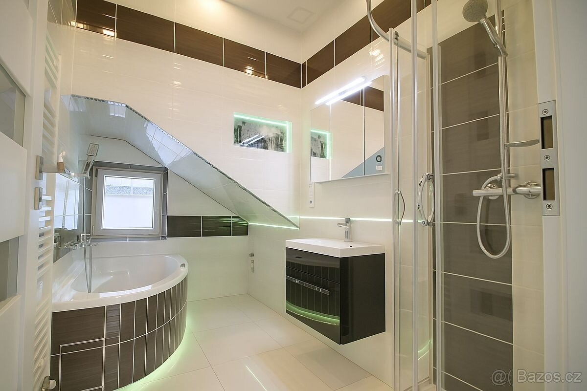 Pronájem bytu 4+1 104 m² Plzeňská, Praha 5