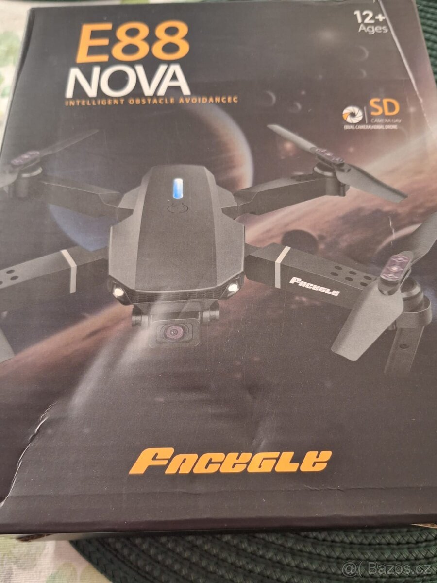 Nový dron s kamerou E88 Nova