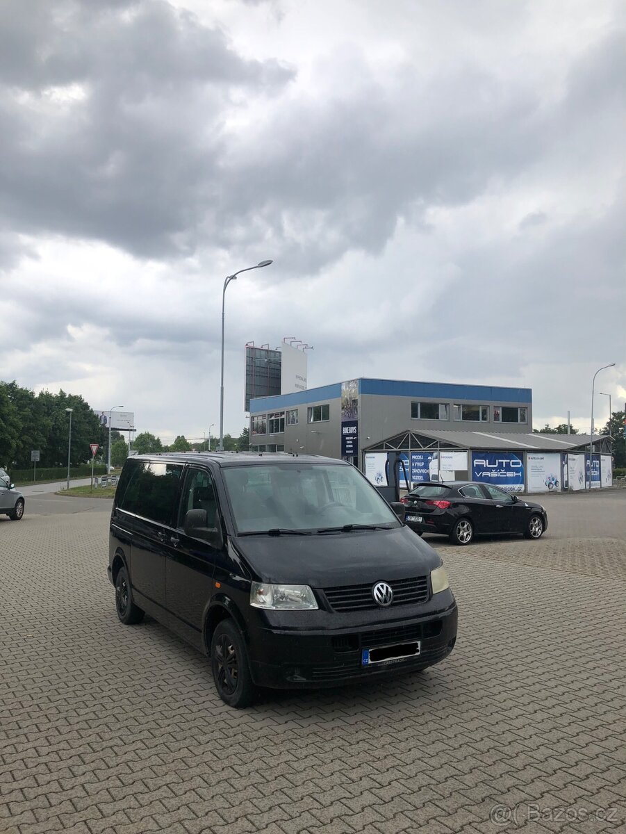 VW Multivan T5 2.5Tdi 96Kw Rok 2008