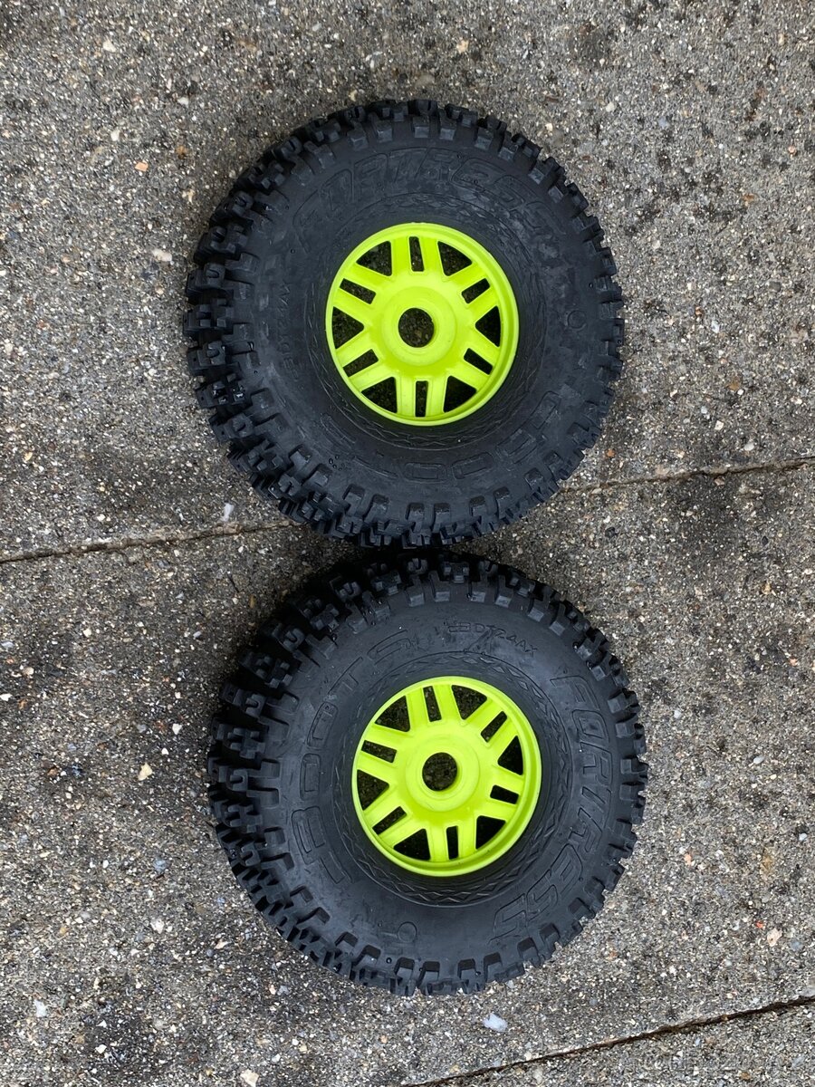 Arrma kolo s pneu dBoots Fortress zelené (pár)