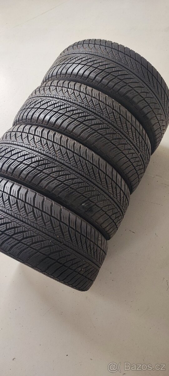 245/45/18 Goodyear Ultragrip, Run flat, 4420, 7.8mm-7.0mm.