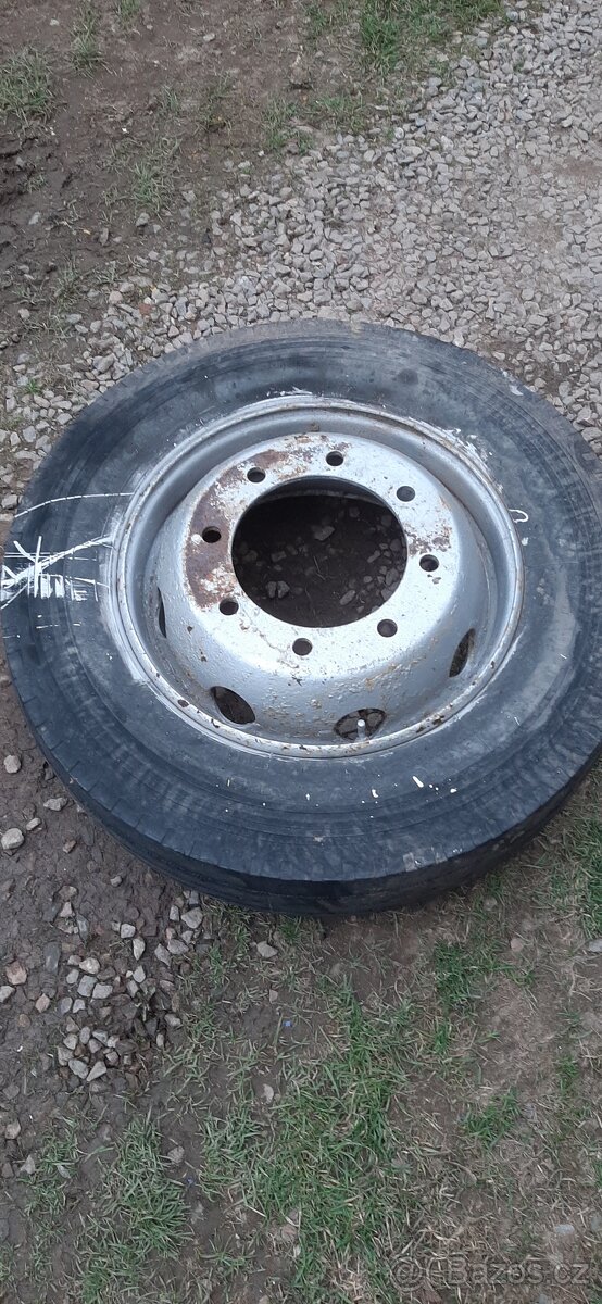 Rezervní kolo 245/70/R19.5