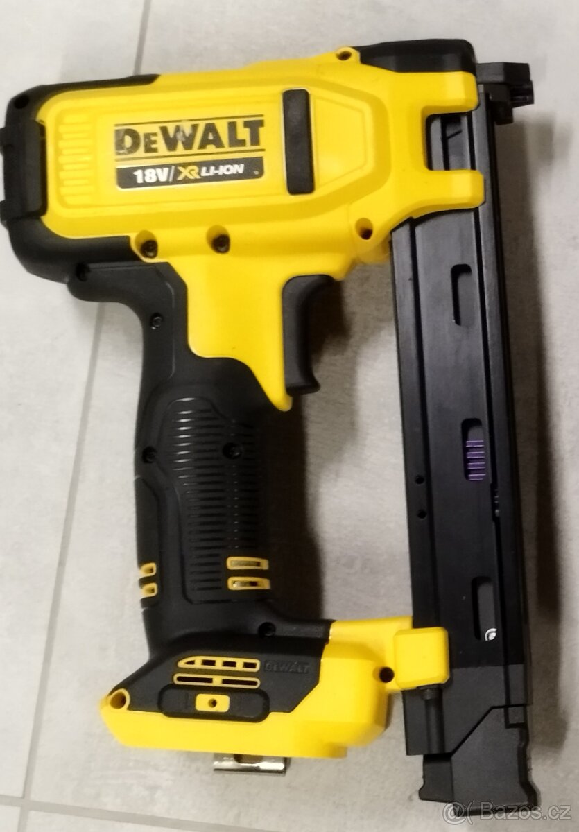 Dewalt aku sponkovacka 18v top stav