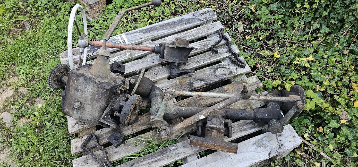 Přední náprava , řízení a převodovka na malotraktor