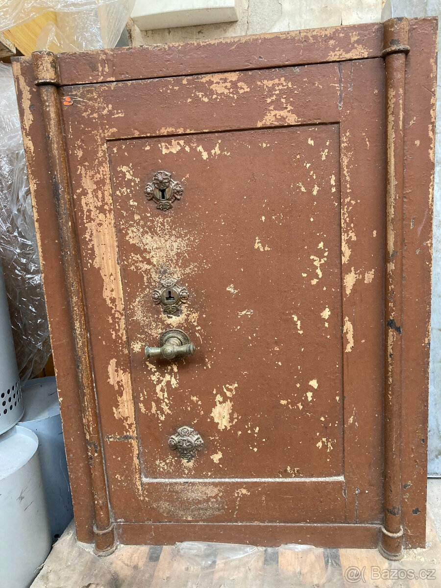 Trezor starožitný Popelka za 12.000 kč