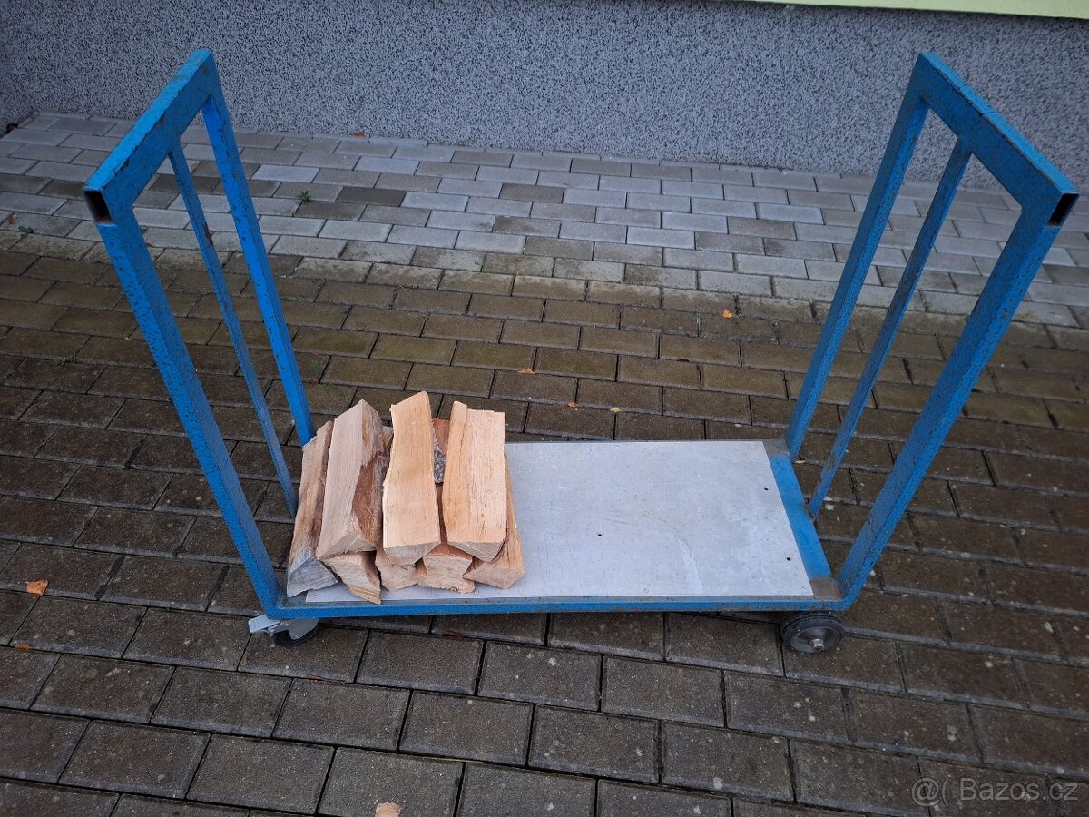 Vozík na palivové dřevo