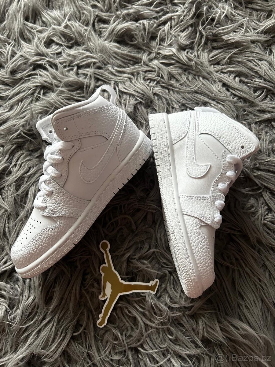 Nike Air Jordan 29,5 Dětské,bílé kožené kotníkové.