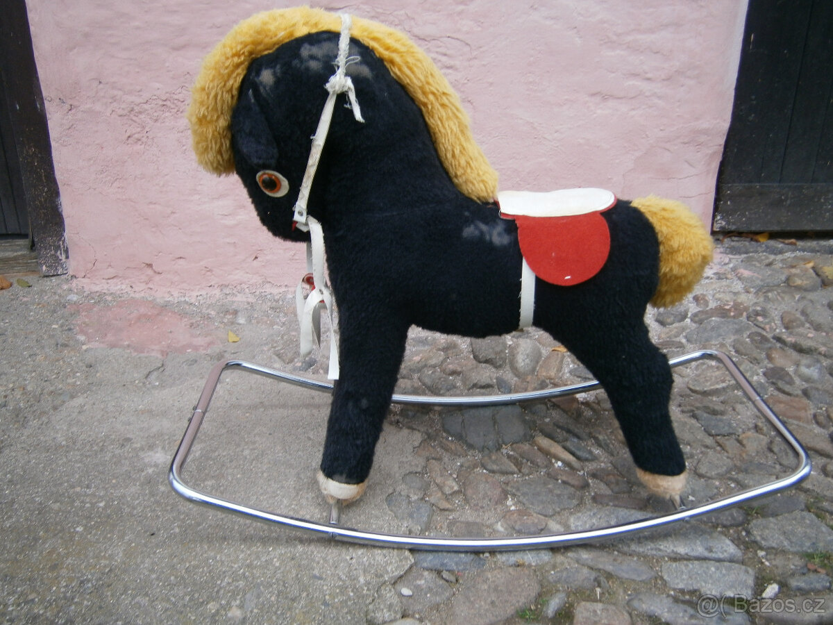 retro houpací kůň