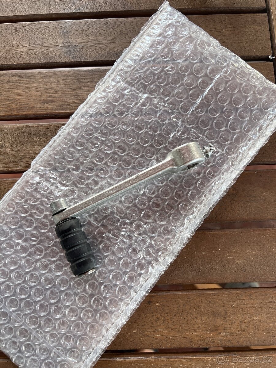 BMW R 1200GS řadicí páka