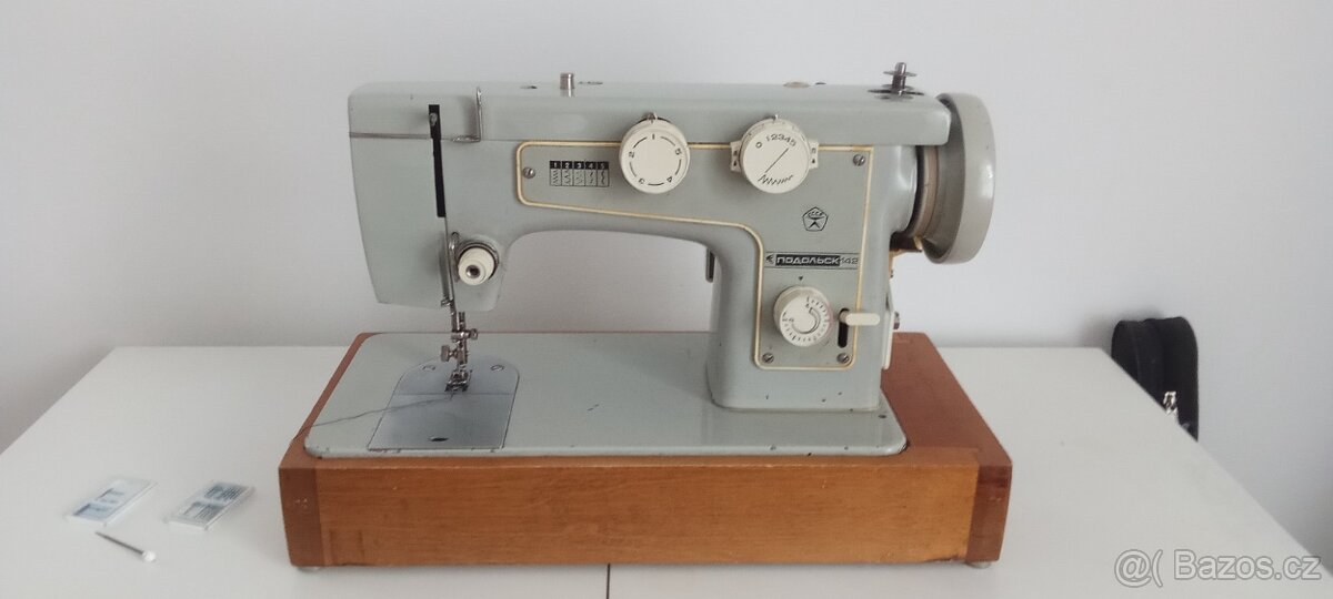 Šicí stroj v kufříku Podolsk