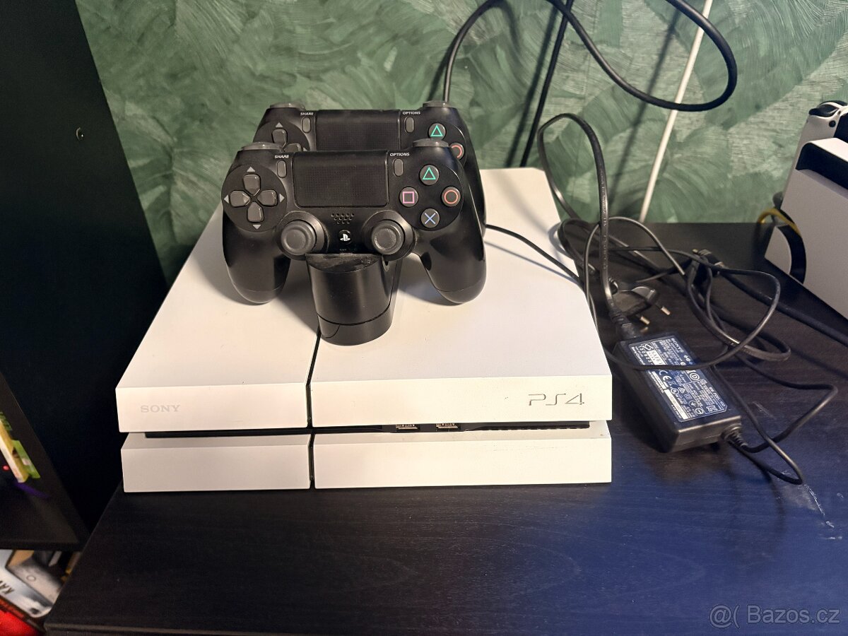 PS4 500GB rychlejší disk + 2 ovladače + nabíječka + hry