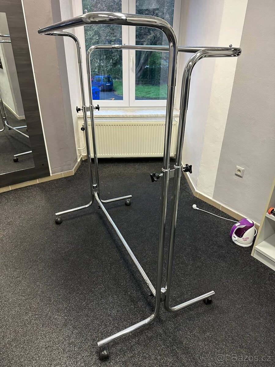 Stojan na oblečení