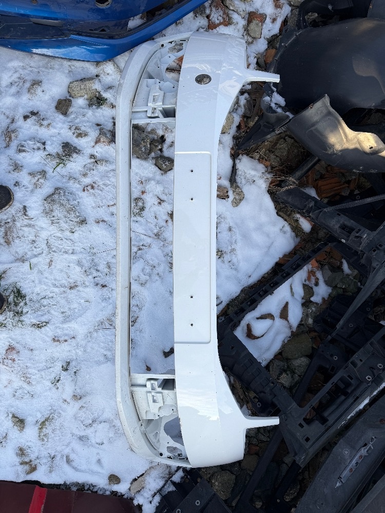 Prodám přední nárazník Škoda Octavia III