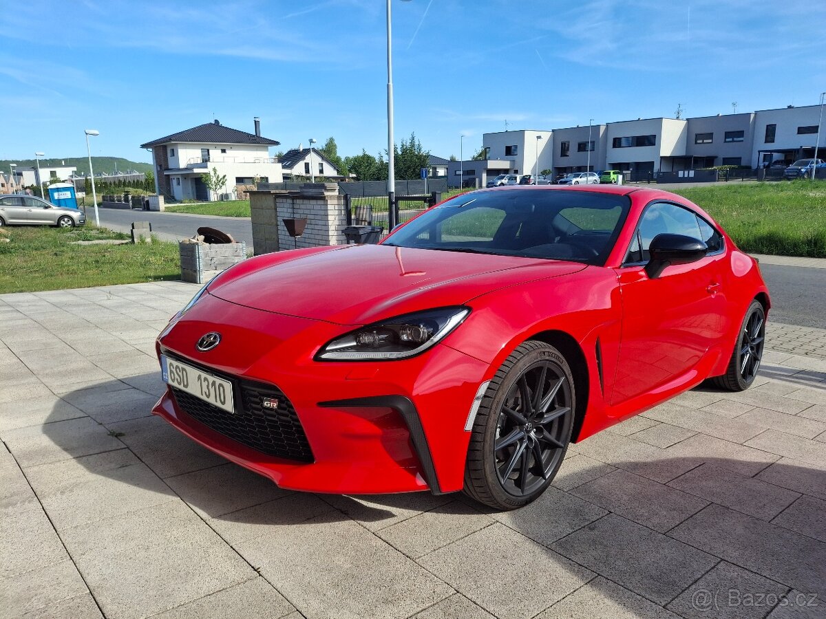 Prodám Toyotu GR86 s manuální převodovkou 3.300km