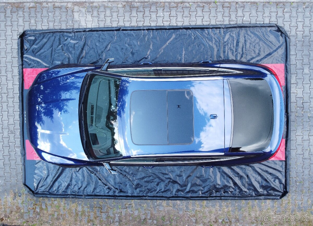 Plachta pod automobil