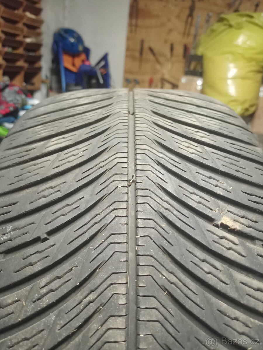Gumy 235x45x18