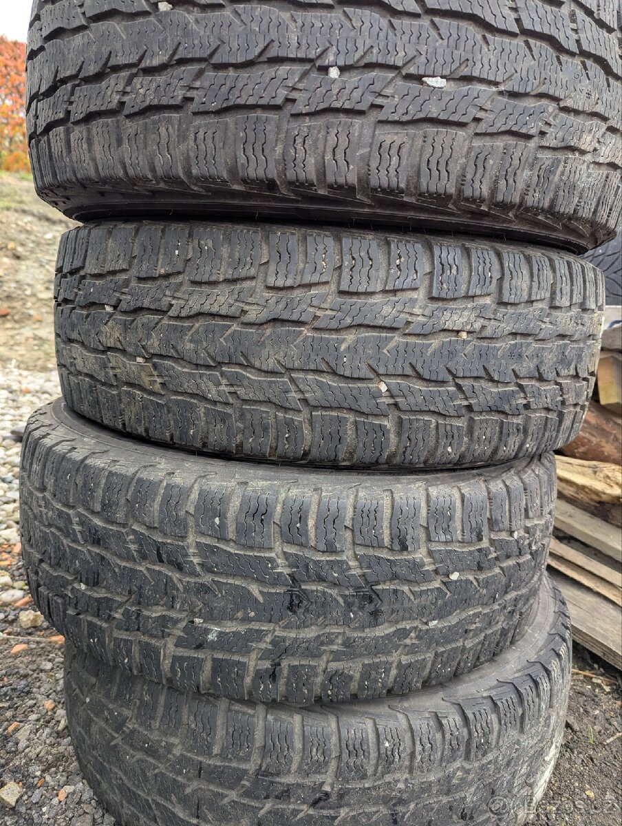 4x zimní Nokian 215/65R16 C