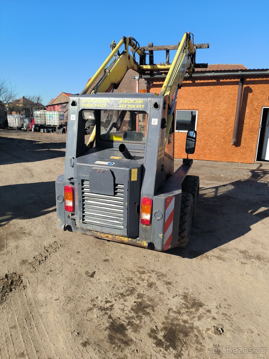 Locust 752
