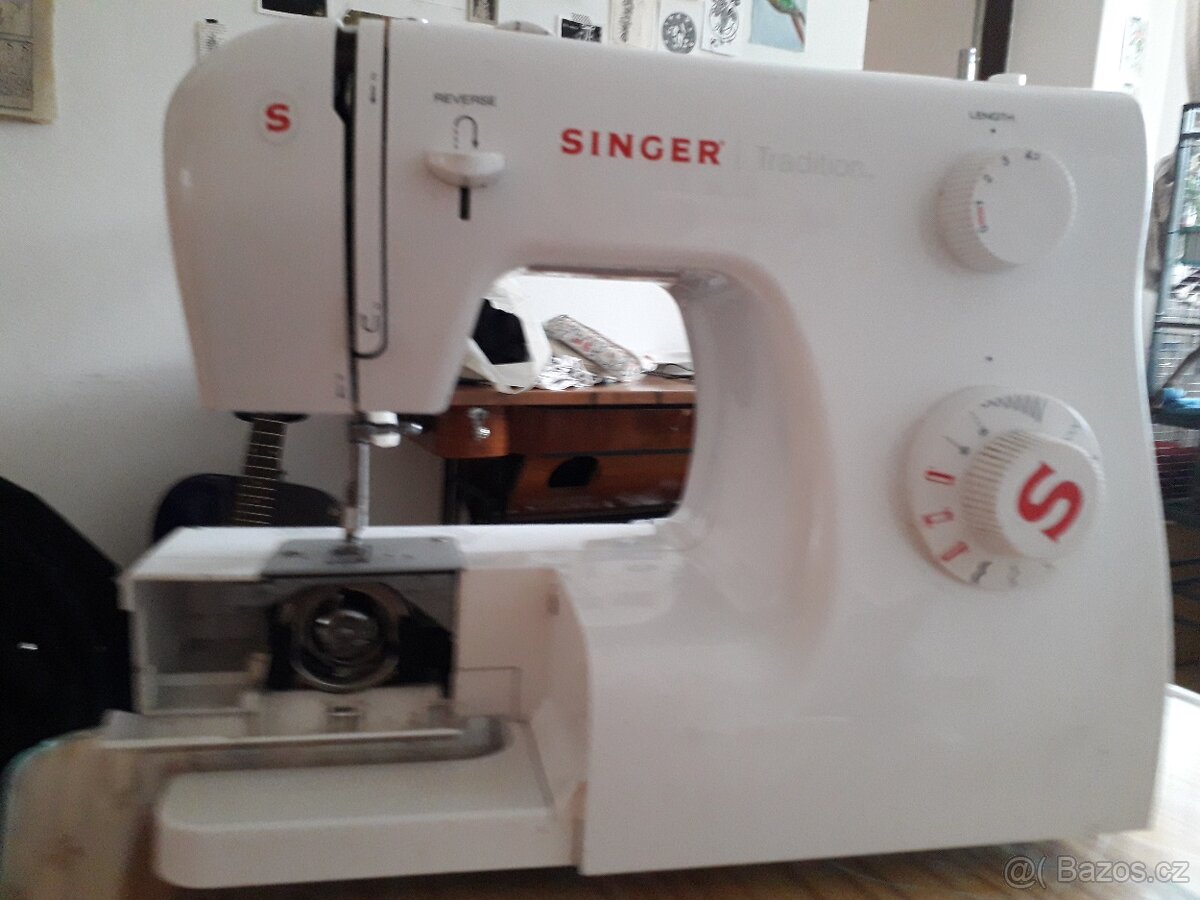 šicí stroj Singer, model 2250