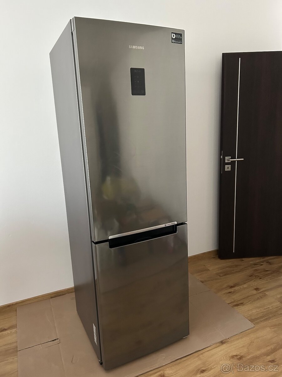 Lednice s mrazničkou Samsung RB33J3209SS