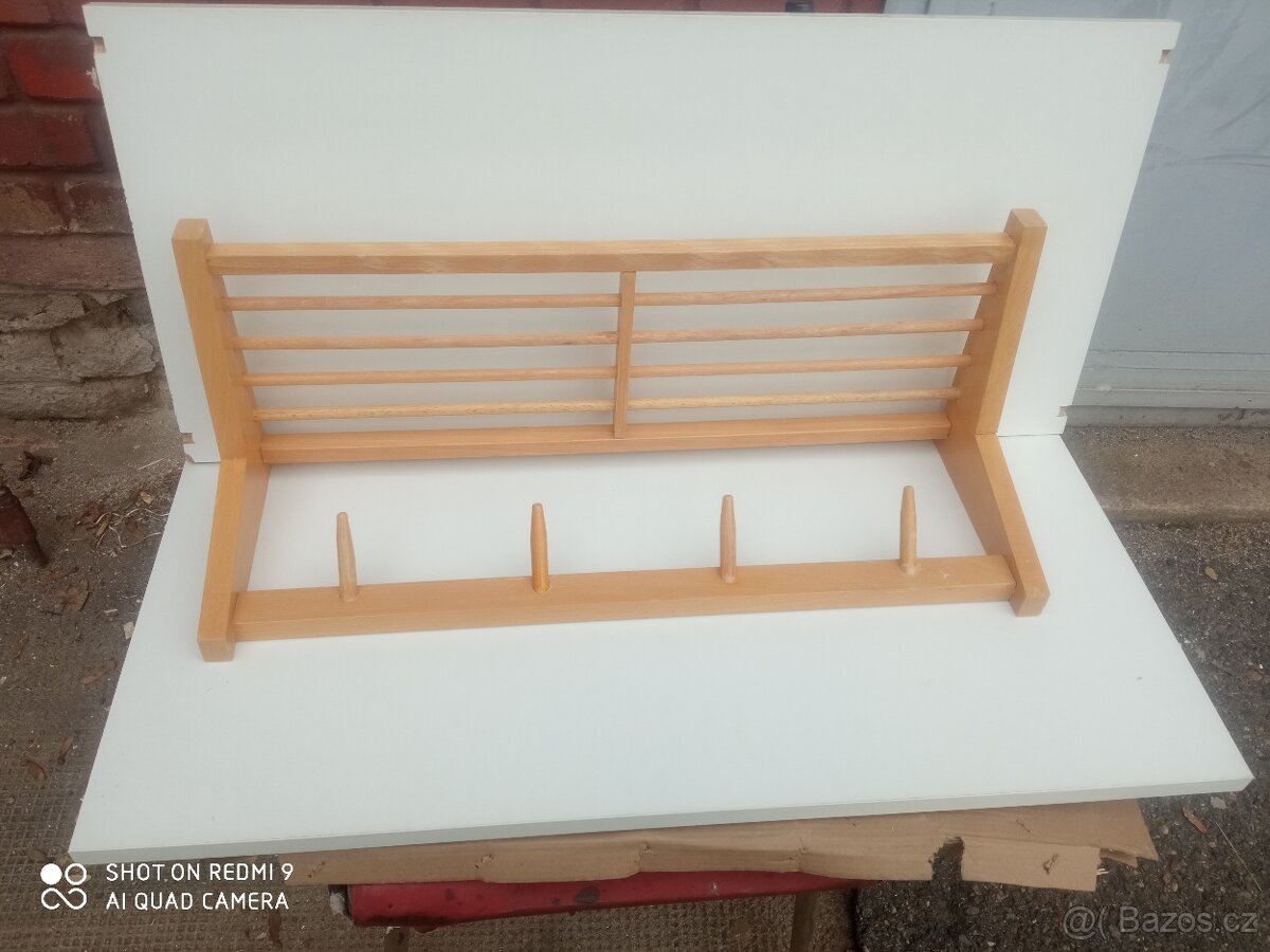 Věšák na zeď