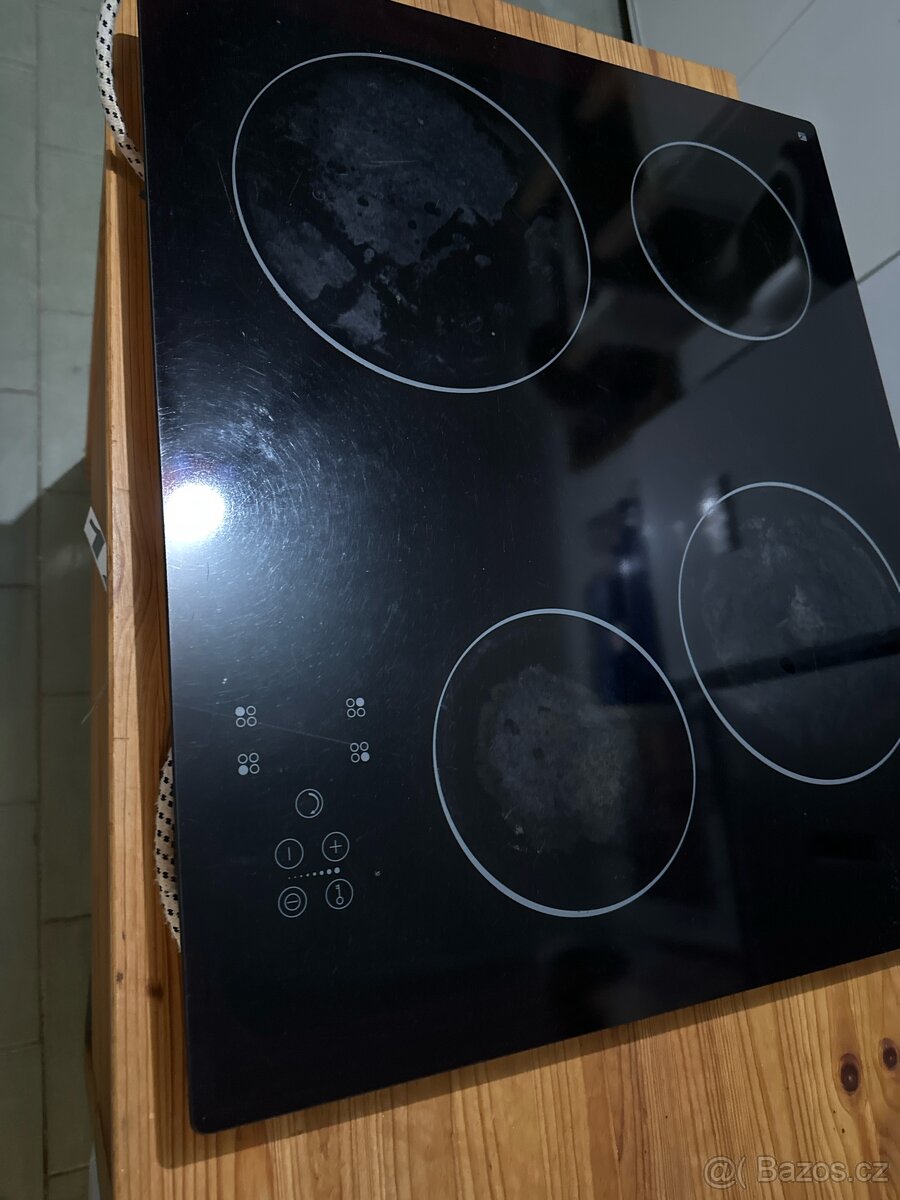 Vestavěná sklokeramická deska Gorenje