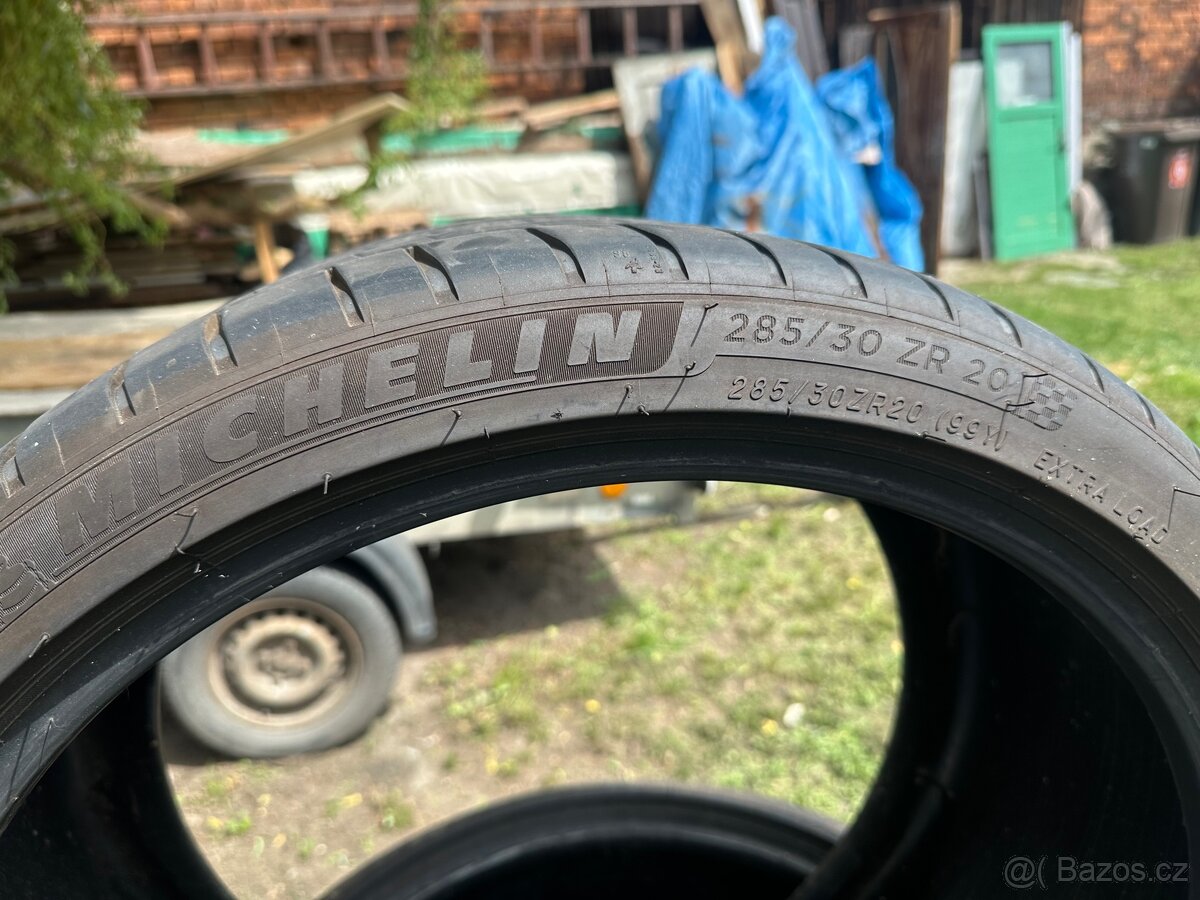 Pneu r20 dvourozměrné
