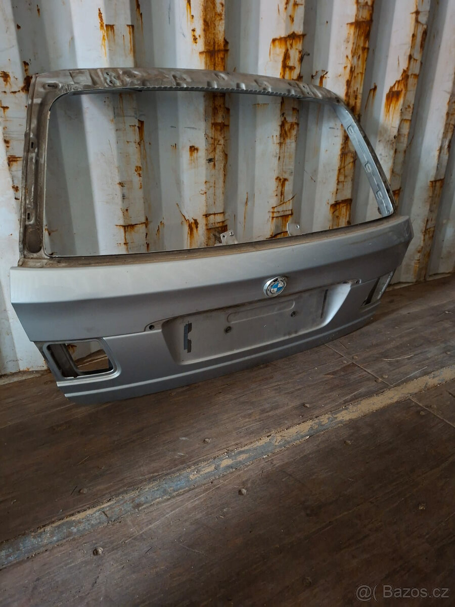 Víko kufru bmw e46 touring poface