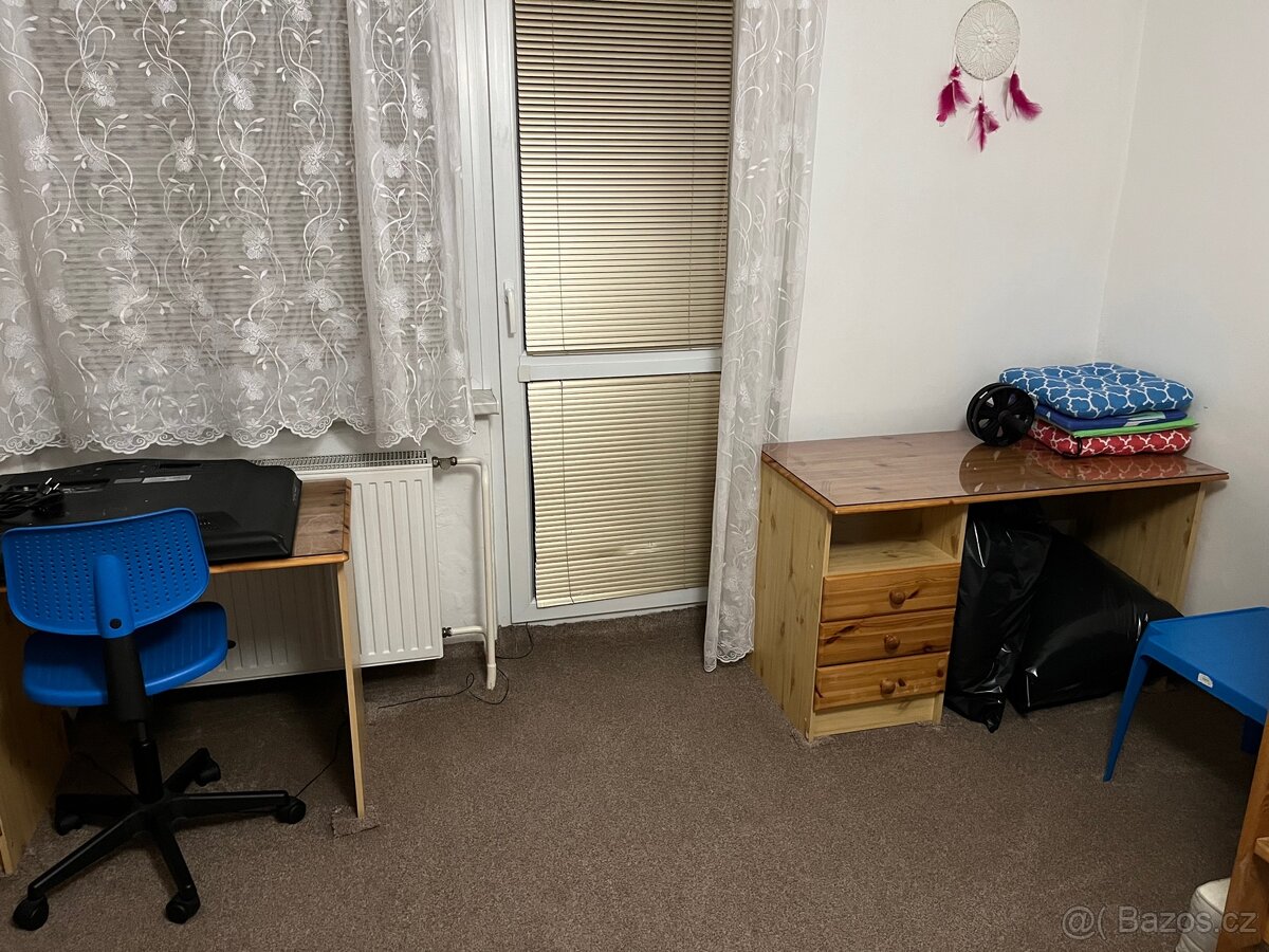 Dětské palandy, 2x psací stůl, dětská stěna