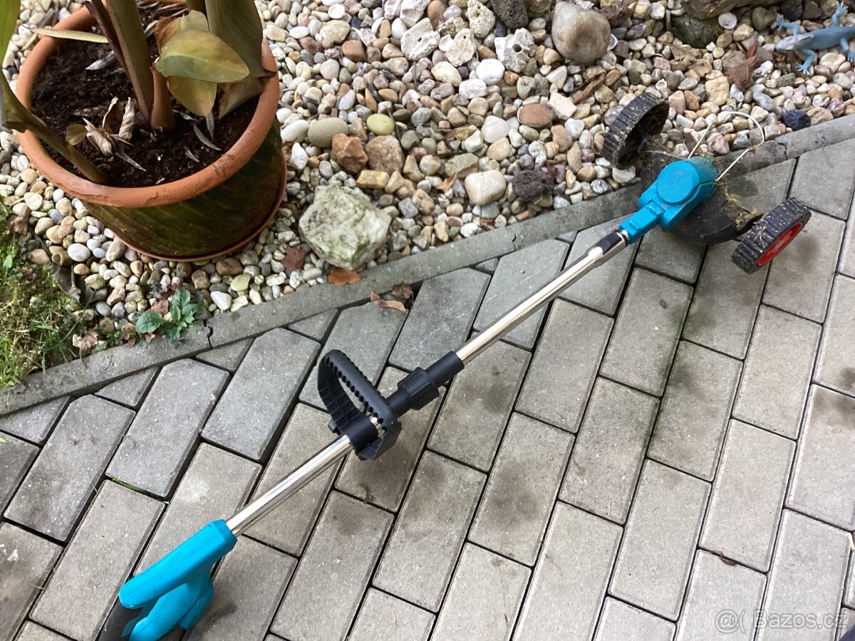 Prodám malý aku vyžínač