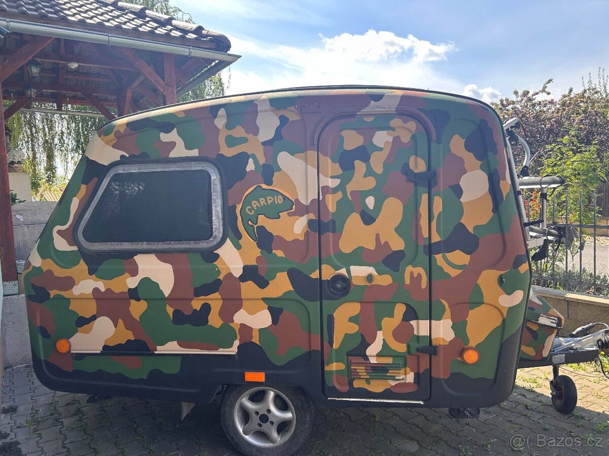 Karavan obytný do přírody na ryby + předstan