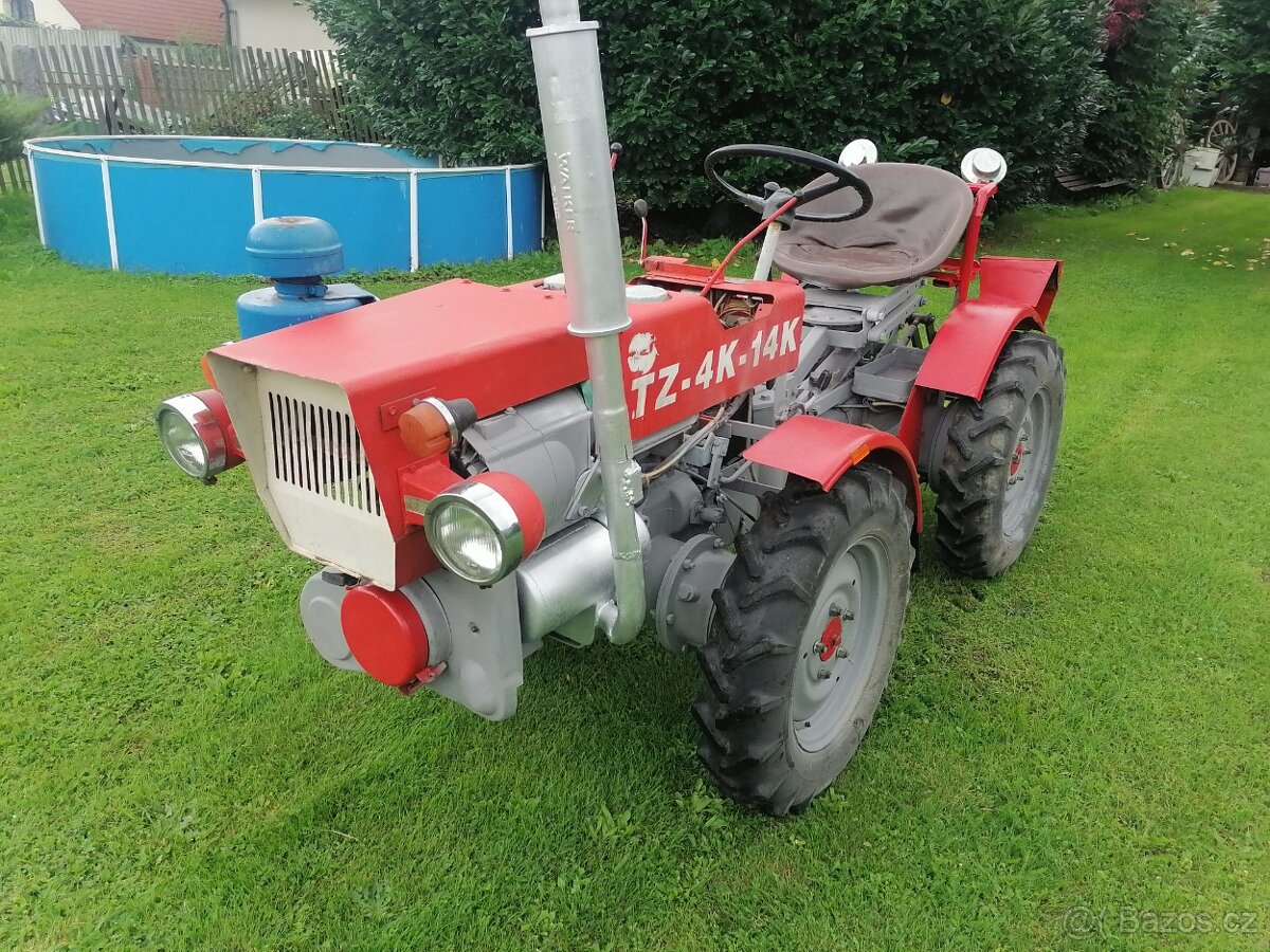 Zahradní traktůrek