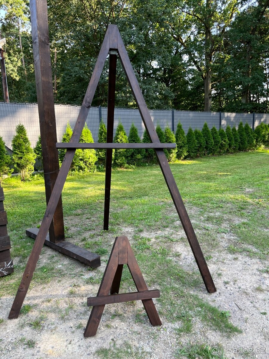 Svatební dekorace, Stojan na uvítací tabuli hnědý