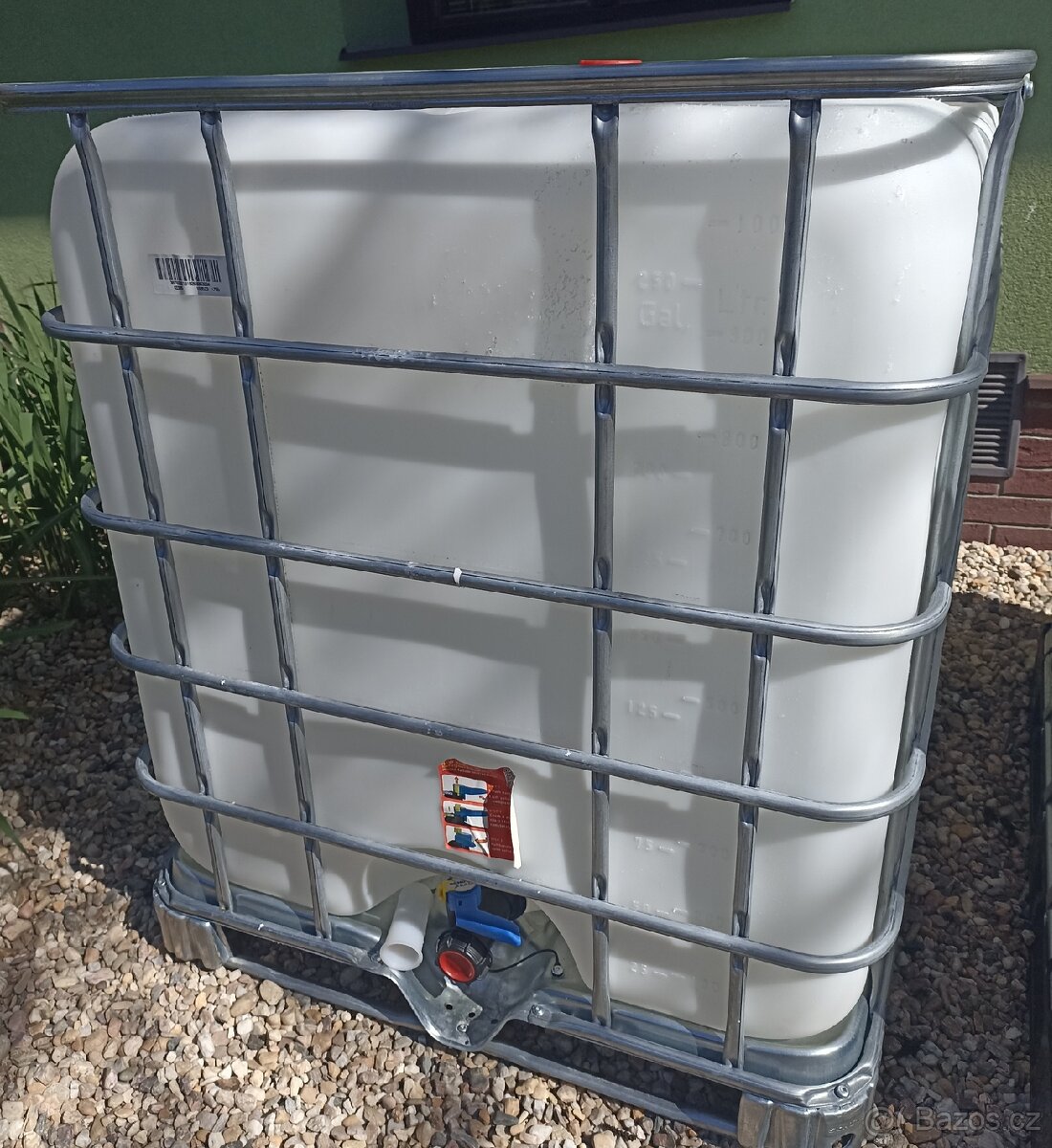 IBC kontejner (plastová nádrž)