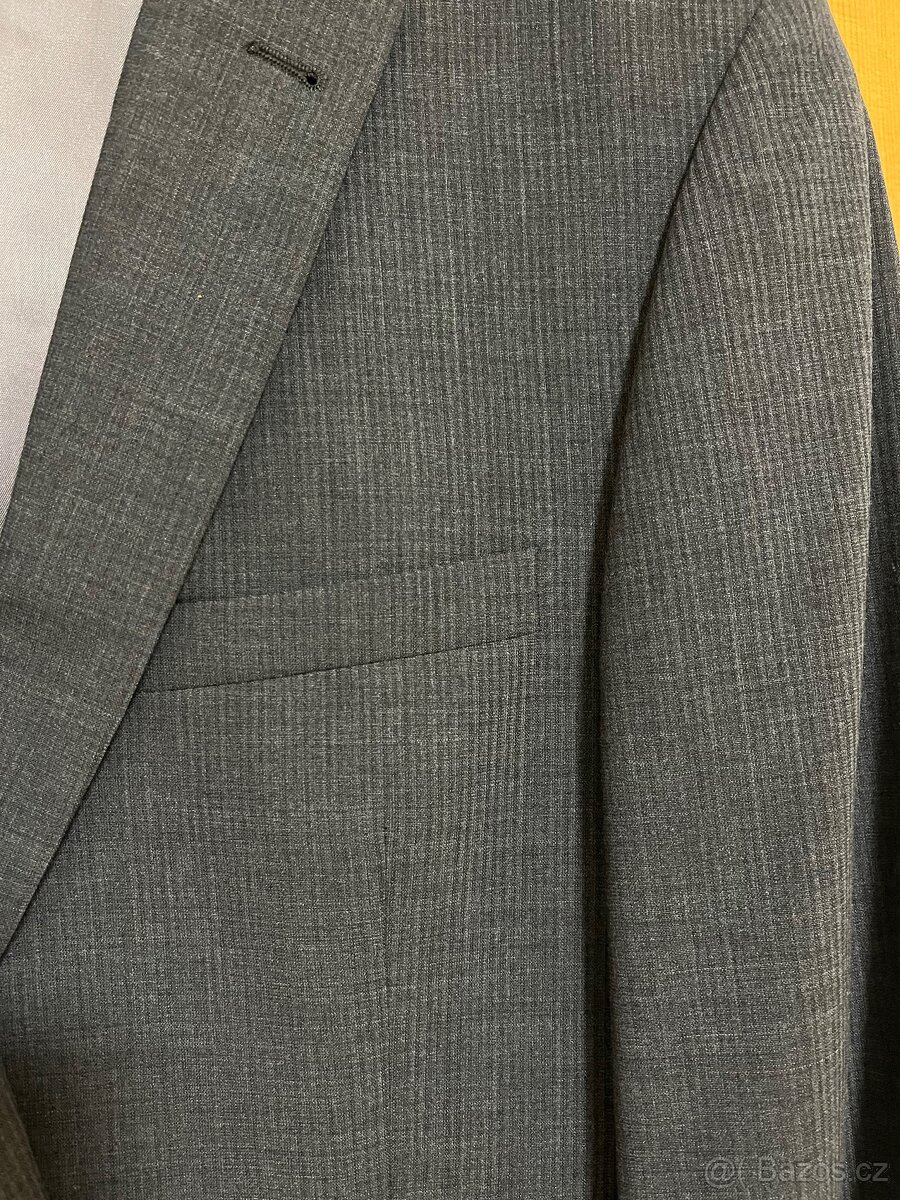 Společenský značkový oblek vel.52- 100%stav