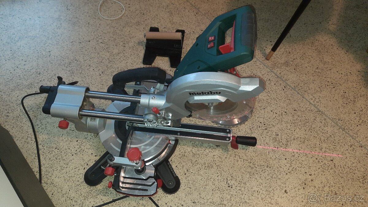 Pokosová pila Metabo KGS 216 M