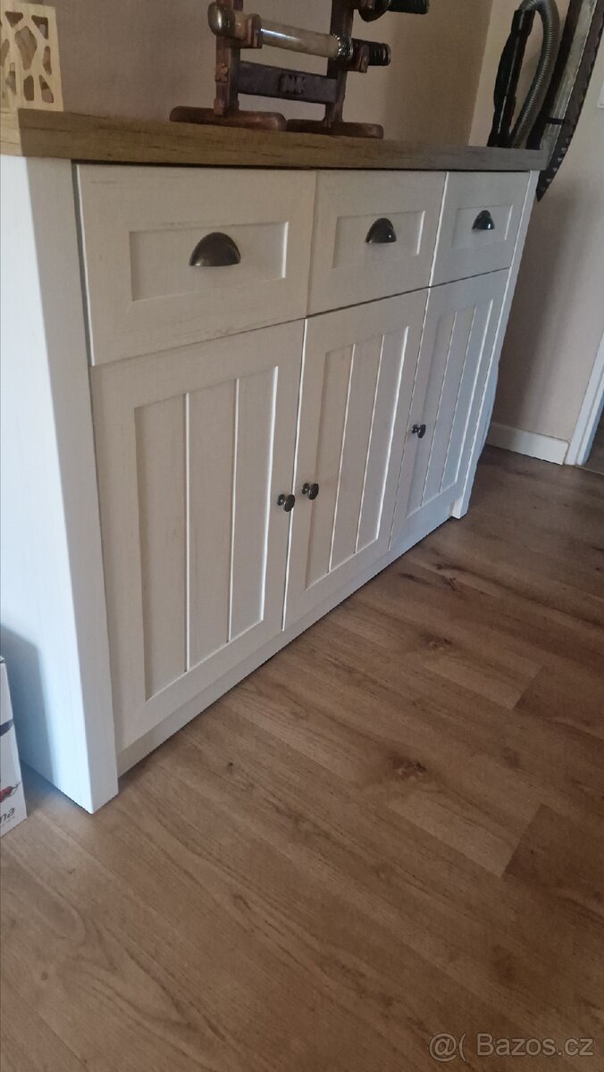 Příborník MARKSKEL 3 dveře bílá/barva dubu