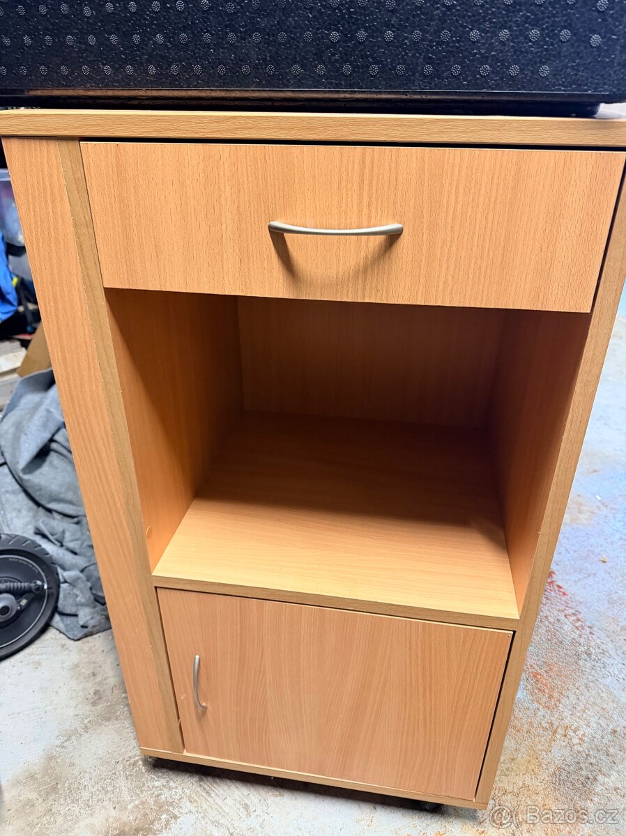 Noční stolek pro seniory