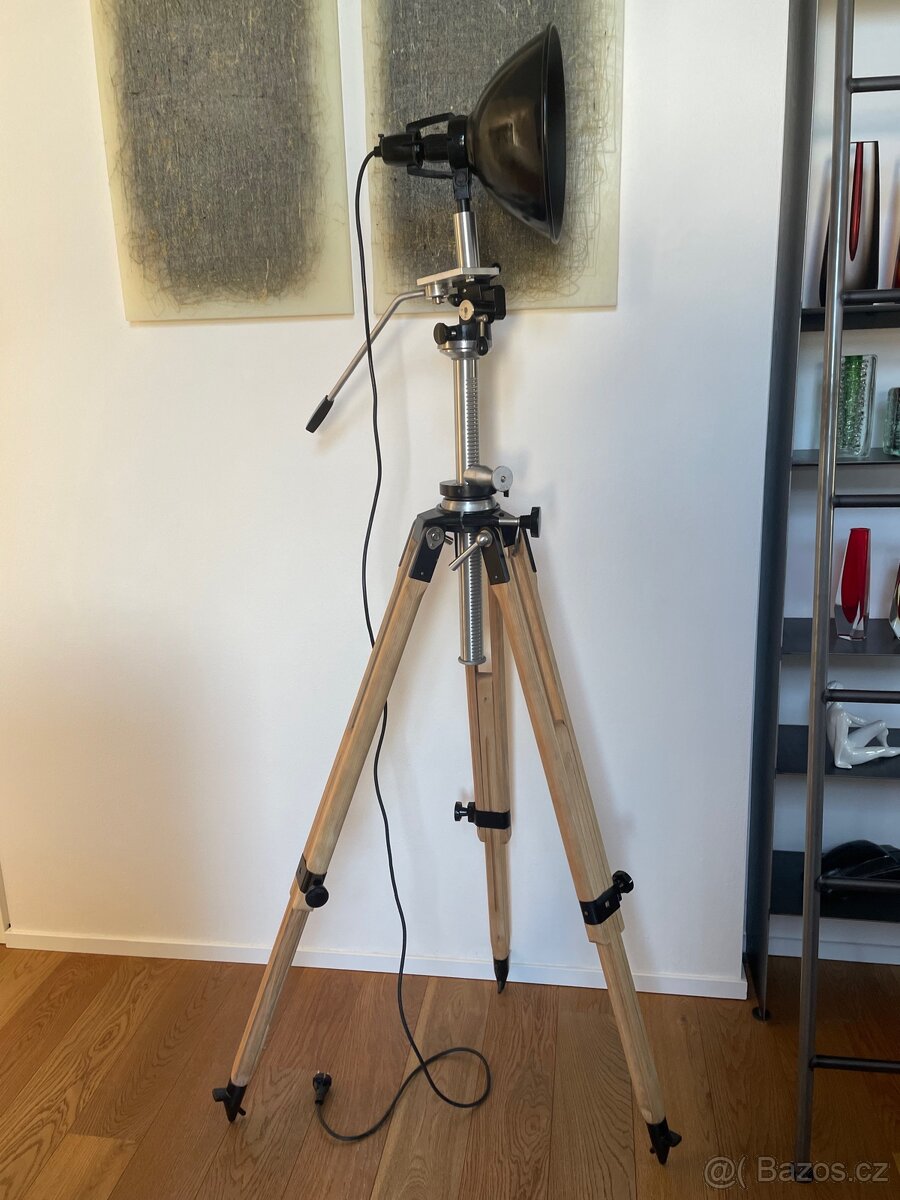 Prodám elegantní stojací lampu