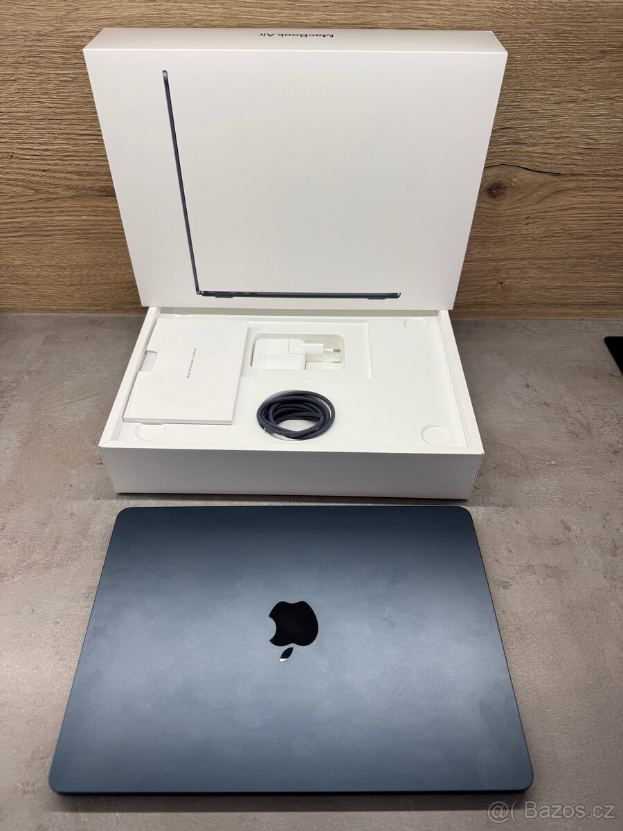 Apple MacBook Air 2022, M2 čip 8GB RAM/256GB SSD
