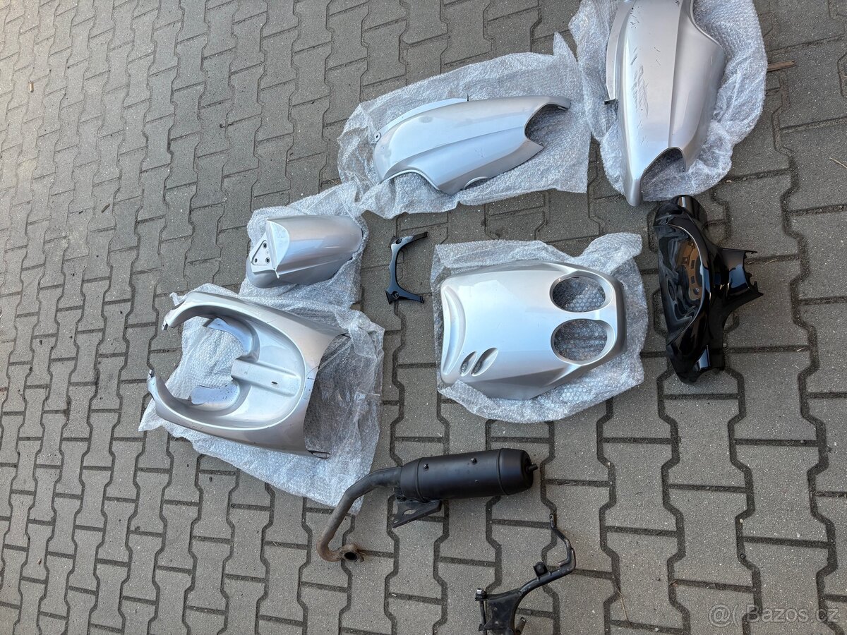 Yamaha Neos plasty , výfuk , stojan , karbec