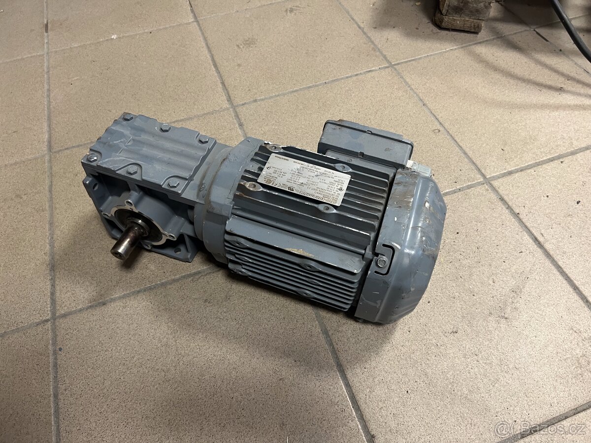 Elektromotor s úhlovou převodovkou SEW W30/DRE80M4/Z