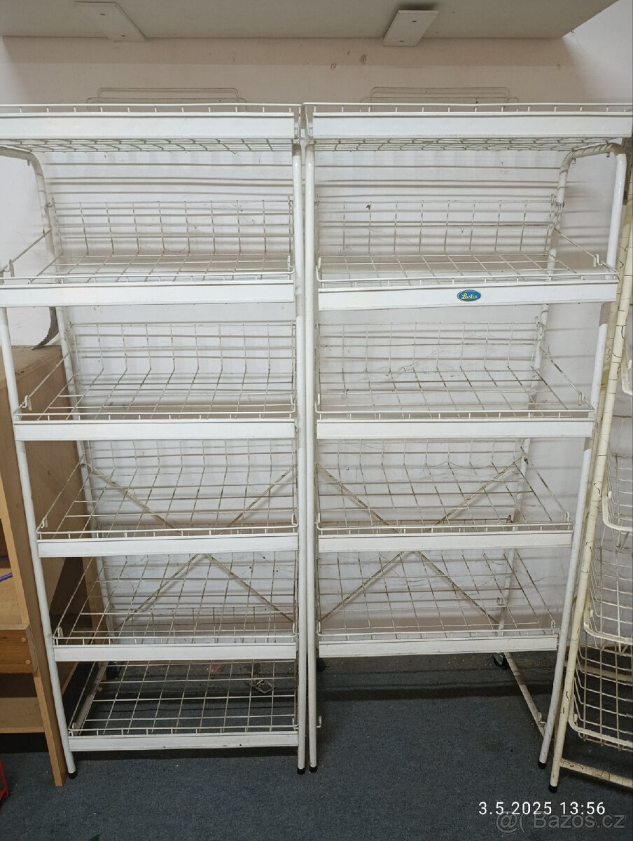 Drátěný regál