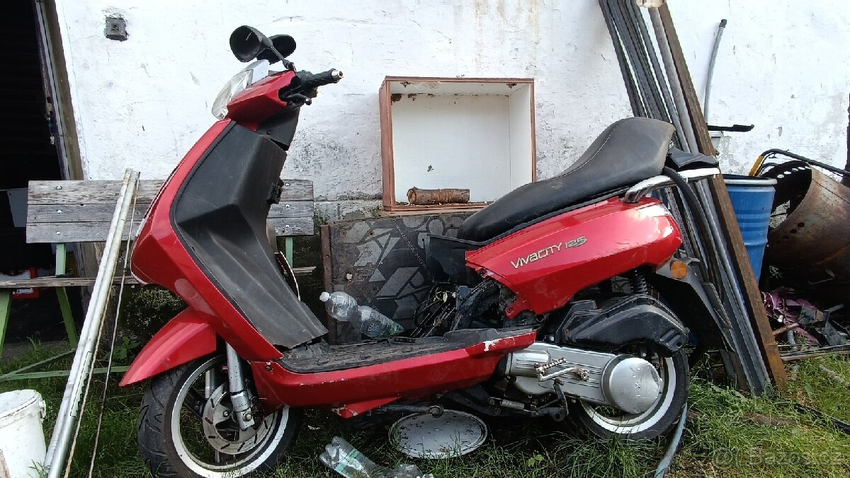 Skútr Vivacity 125