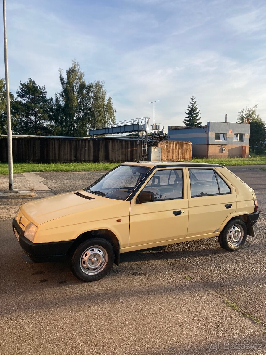 Škoda Favorit 135L, jeden majitel, rok 1990 ČR Původ