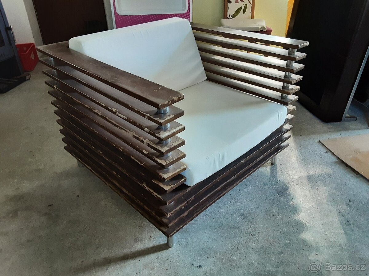 Designové zahradní křeslo z masivu