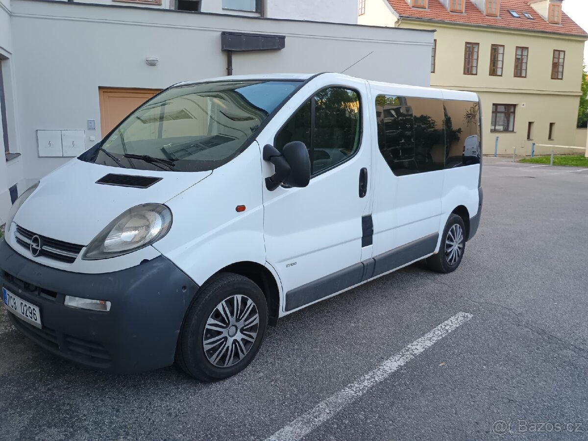 Opel Vivaro 1.9,2003 rok ,9 mist